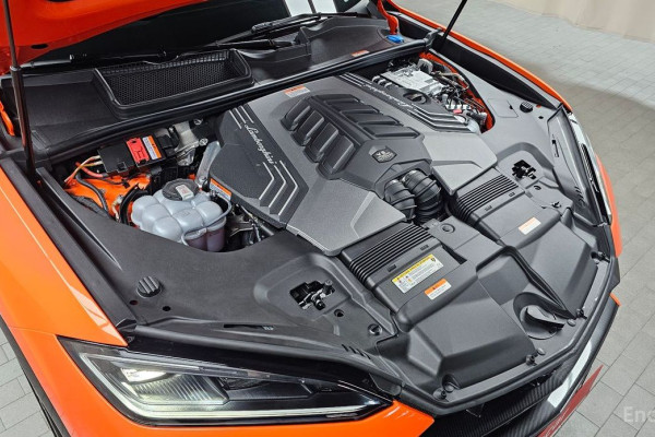 2025 Lamborghini Urus с пробегом 745 км