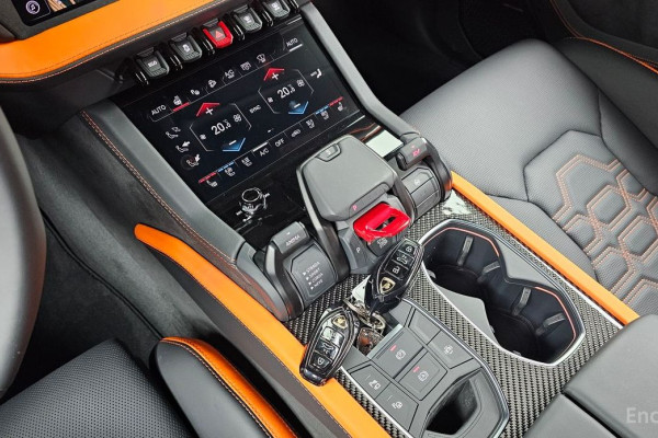 2025 Lamborghini Urus с пробегом 745 км