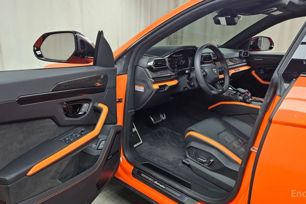 2025 Lamborghini Urus с пробегом 745 км