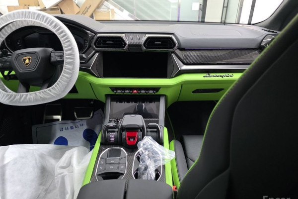 2025 Lamborghini Urus с пробегом 17 км