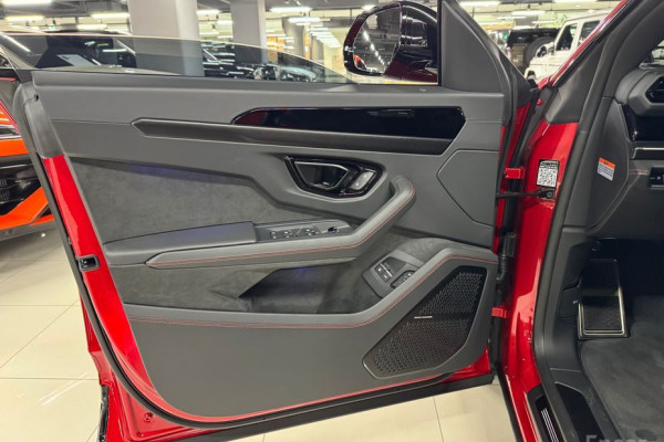 2025 Lamborghini Urus с пробегом 44 км