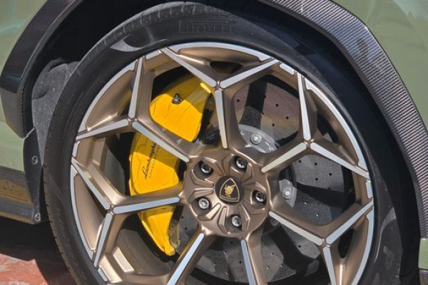 2025 Lamborghini Urus с пробегом 8 259 км