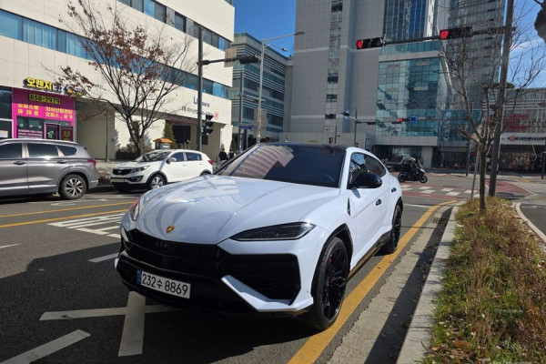 2025 Lamborghini Urus с пробегом 10 км