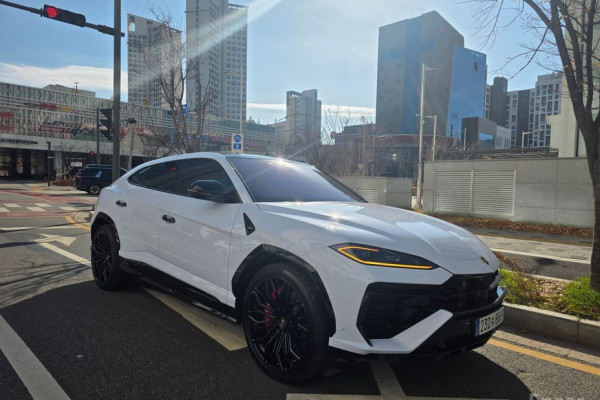2025 Lamborghini Urus с пробегом 10 км