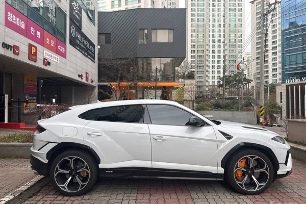 2024 Lamborghini Urus с пробегом 9 500 км