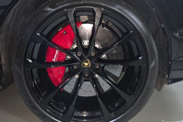 2024 Lamborghini Urus с пробегом 5 800 км