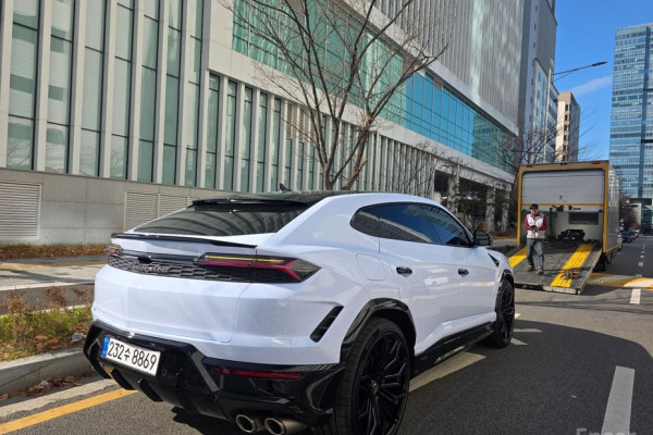 2025 Lamborghini Urus с пробегом 10 км