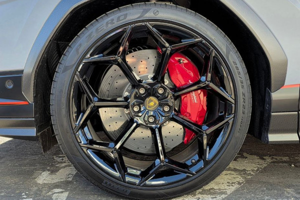 2023 Lamborghini Urus с пробегом 723 км