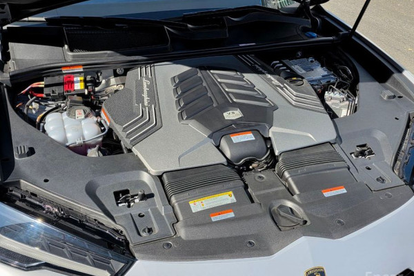 2023 Lamborghini Urus с пробегом 723 км