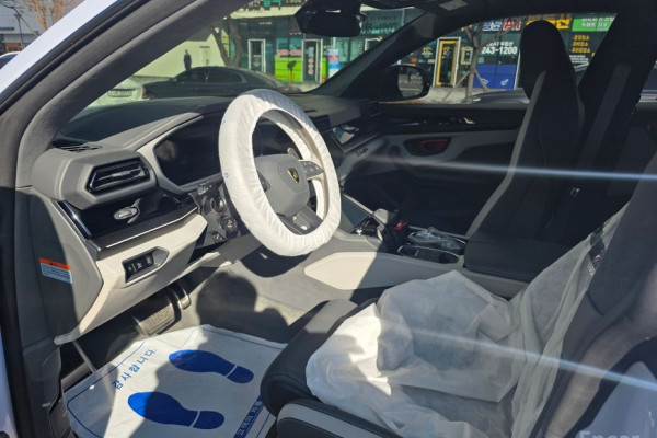 2025 Lamborghini Urus с пробегом 10 км