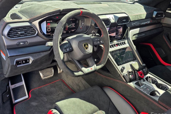 2023 Lamborghini Urus с пробегом 723 км