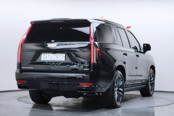 2022 Cadillac Escalade с пробегом 34 979 км