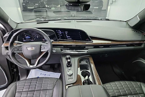 2023 Cadillac Escalade с пробегом 40 965 км
