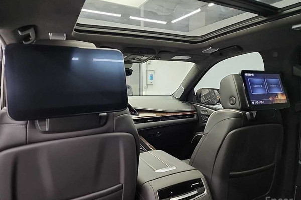 2023 Cadillac Escalade с пробегом 40 965 км