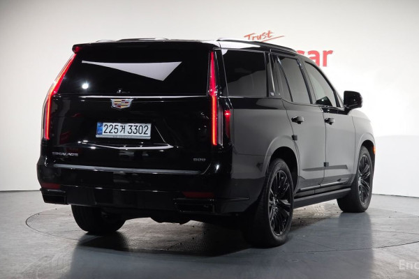 2024 Cadillac Escalade с пробегом 9 796 км