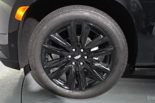 2024 Cadillac Escalade с пробегом 9 796 км