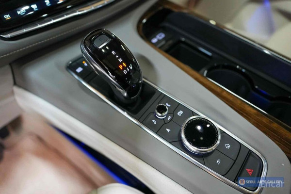 2023 Cadillac Escalade с пробегом 13 000 км