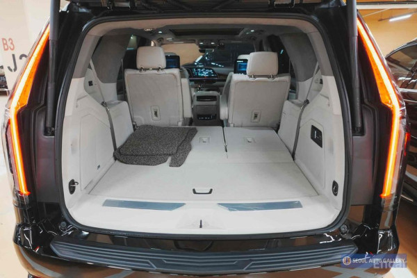 2023 Cadillac Escalade с пробегом 13 000 км