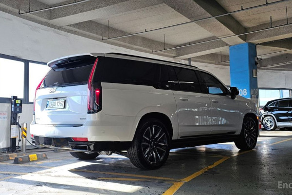 2023 Cadillac Escalade с пробегом 17 657 км