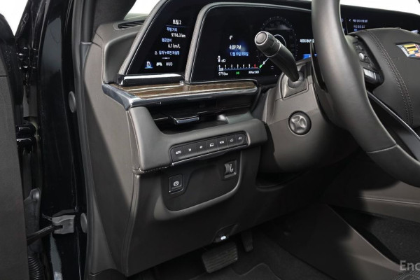 2024 Cadillac Escalade с пробегом 9 796 км