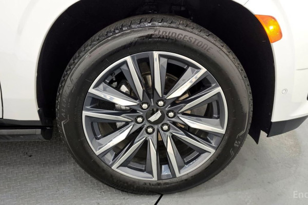 2023 Cadillac Escalade с пробегом 17 657 км