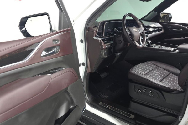 2023 Cadillac Escalade с пробегом 26 531 км