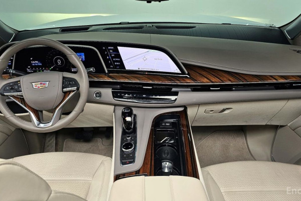 2023 Cadillac Escalade с пробегом 17 657 км