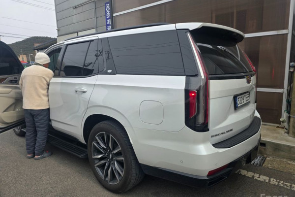 2023 Cadillac Escalade с пробегом 25 500 км