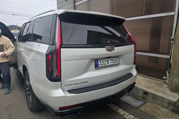 2023 Cadillac Escalade с пробегом 25 500 км