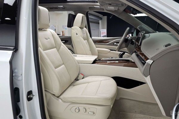 2023 Cadillac Escalade с пробегом 17 657 км