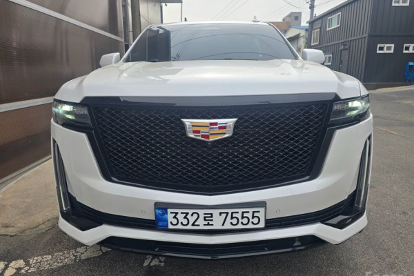 2023 Cadillac Escalade с пробегом 25 500 км