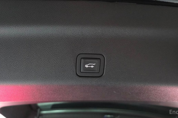 2024 Cadillac Escalade с пробегом 9 796 км