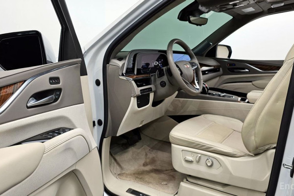 2023 Cadillac Escalade с пробегом 17 657 км
