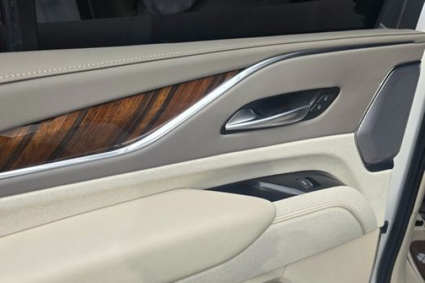 2023 Cadillac Escalade с пробегом 25 500 км