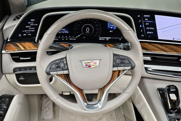 2023 Cadillac Escalade с пробегом 17 657 км