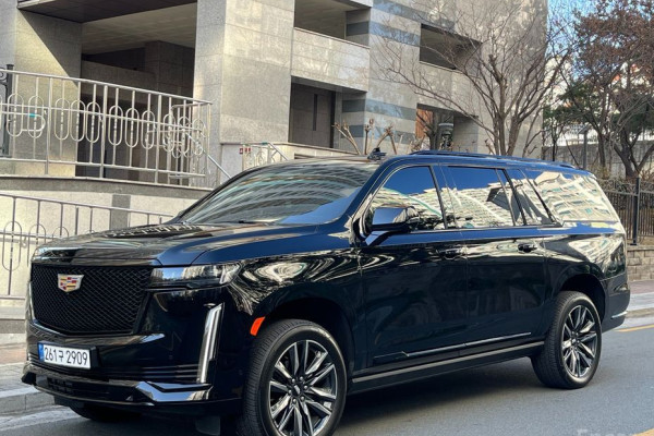 2022 Cadillac Escalade с пробегом 15 350 км