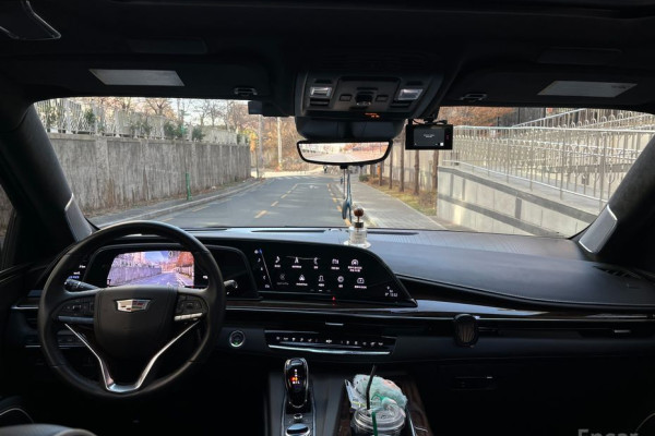 2022 Cadillac Escalade с пробегом 15 350 км