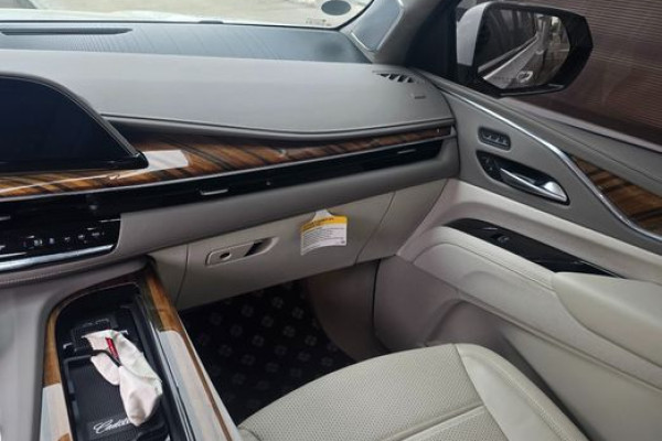 2023 Cadillac Escalade с пробегом 25 500 км