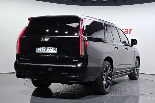 2023 Cadillac Escalade с пробегом 15 615 км