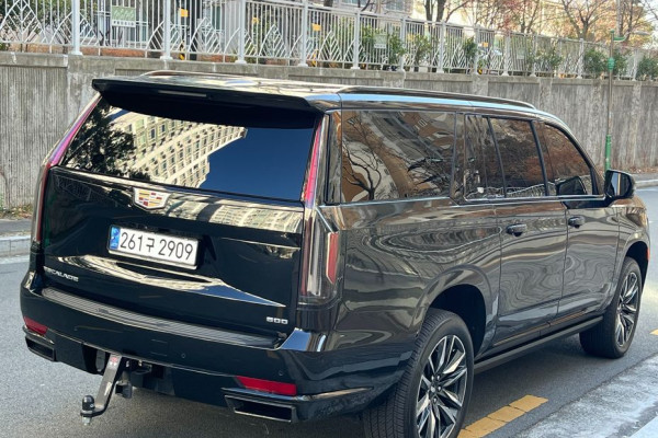 2022 Cadillac Escalade с пробегом 15 350 км