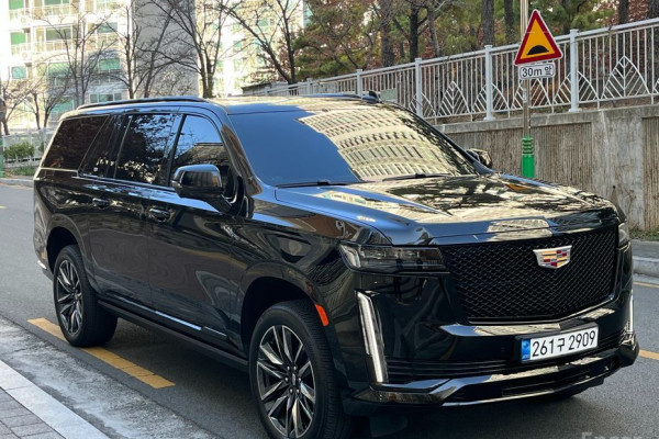 2022 Cadillac Escalade с пробегом 15 350 км