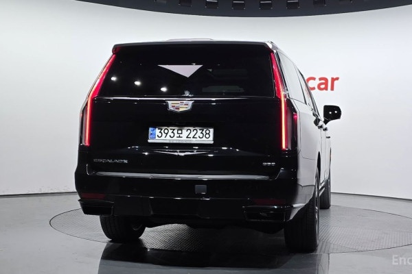 2023 Cadillac Escalade с пробегом 15 615 км