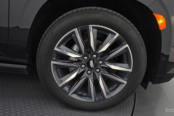 2023 Cadillac Escalade с пробегом 15 615 км