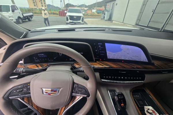 2023 Cadillac Escalade с пробегом 25 500 км