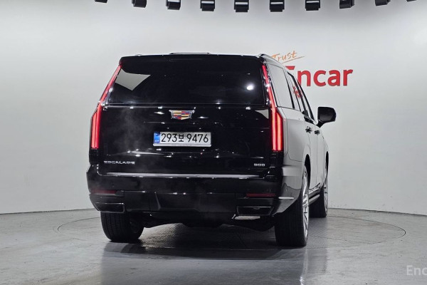 2025 Cadillac Escalade с пробегом 1 422 км