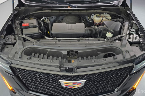 2023 Cadillac Escalade с пробегом 15 615 км