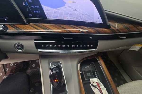 2023 Cadillac Escalade с пробегом 25 500 км
