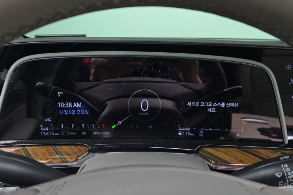 2023 Cadillac Escalade с пробегом 15 615 км