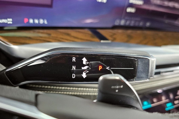 2025 Cadillac Escalade с пробегом 1 422 км