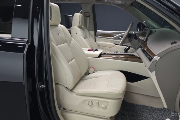 2023 Cadillac Escalade с пробегом 15 615 км